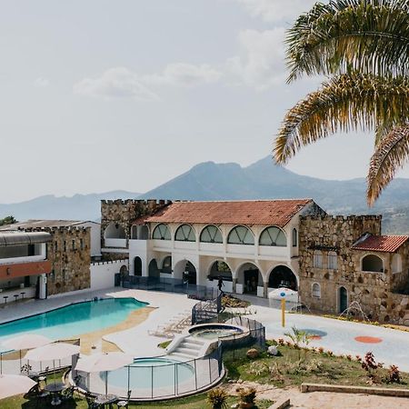 Hotel El Castillo Chinauta Εξωτερικό φωτογραφία