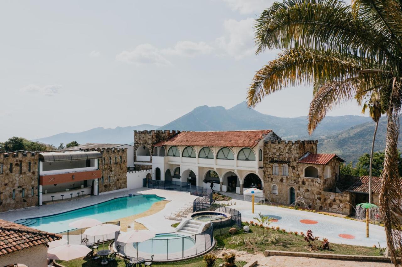 Hotel El Castillo Chinauta Εξωτερικό φωτογραφία