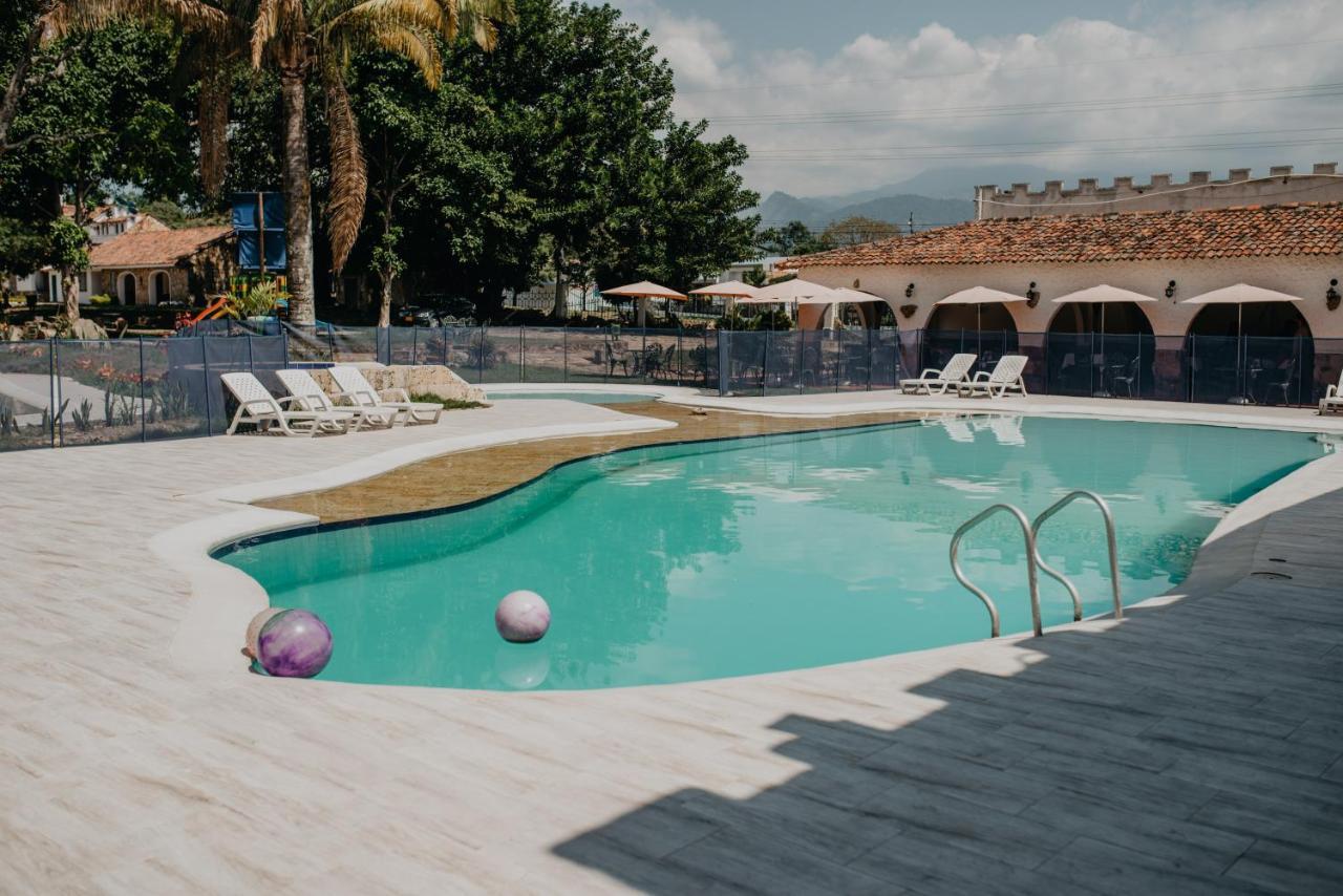 Hotel El Castillo Chinauta Εξωτερικό φωτογραφία