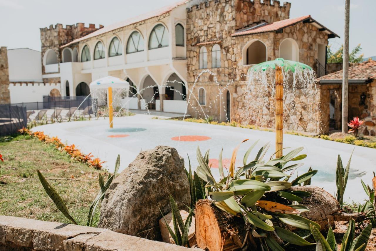 Hotel El Castillo Chinauta Εξωτερικό φωτογραφία