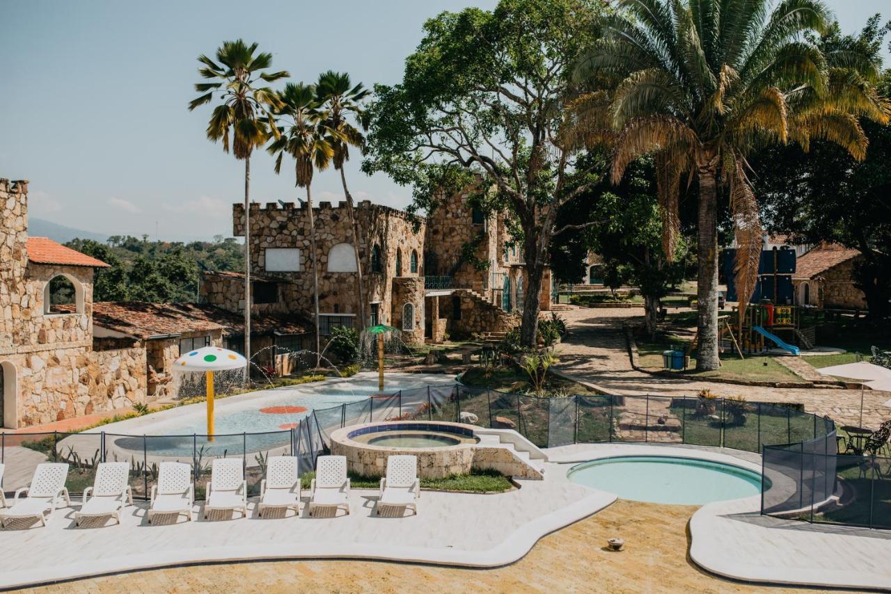 Hotel El Castillo Chinauta Εξωτερικό φωτογραφία
