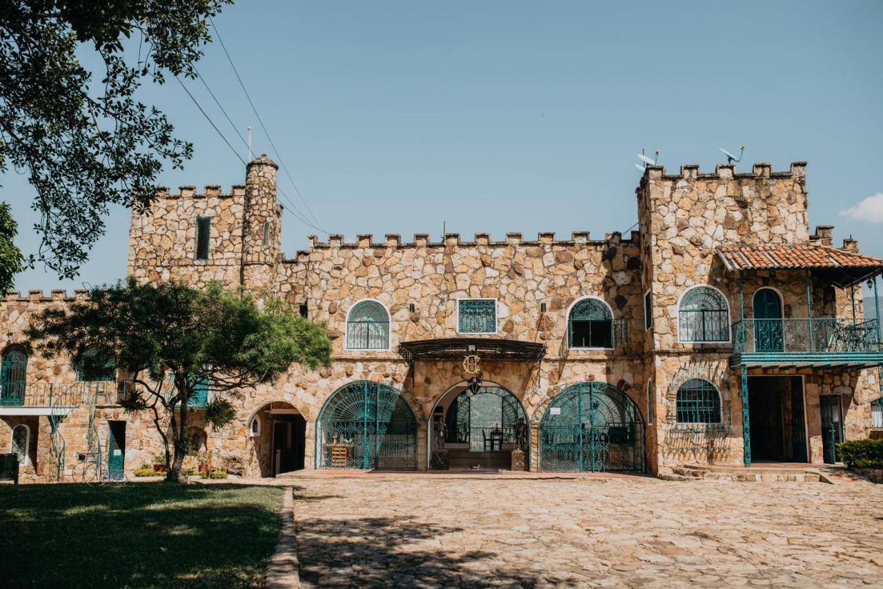Hotel El Castillo Chinauta Εξωτερικό φωτογραφία