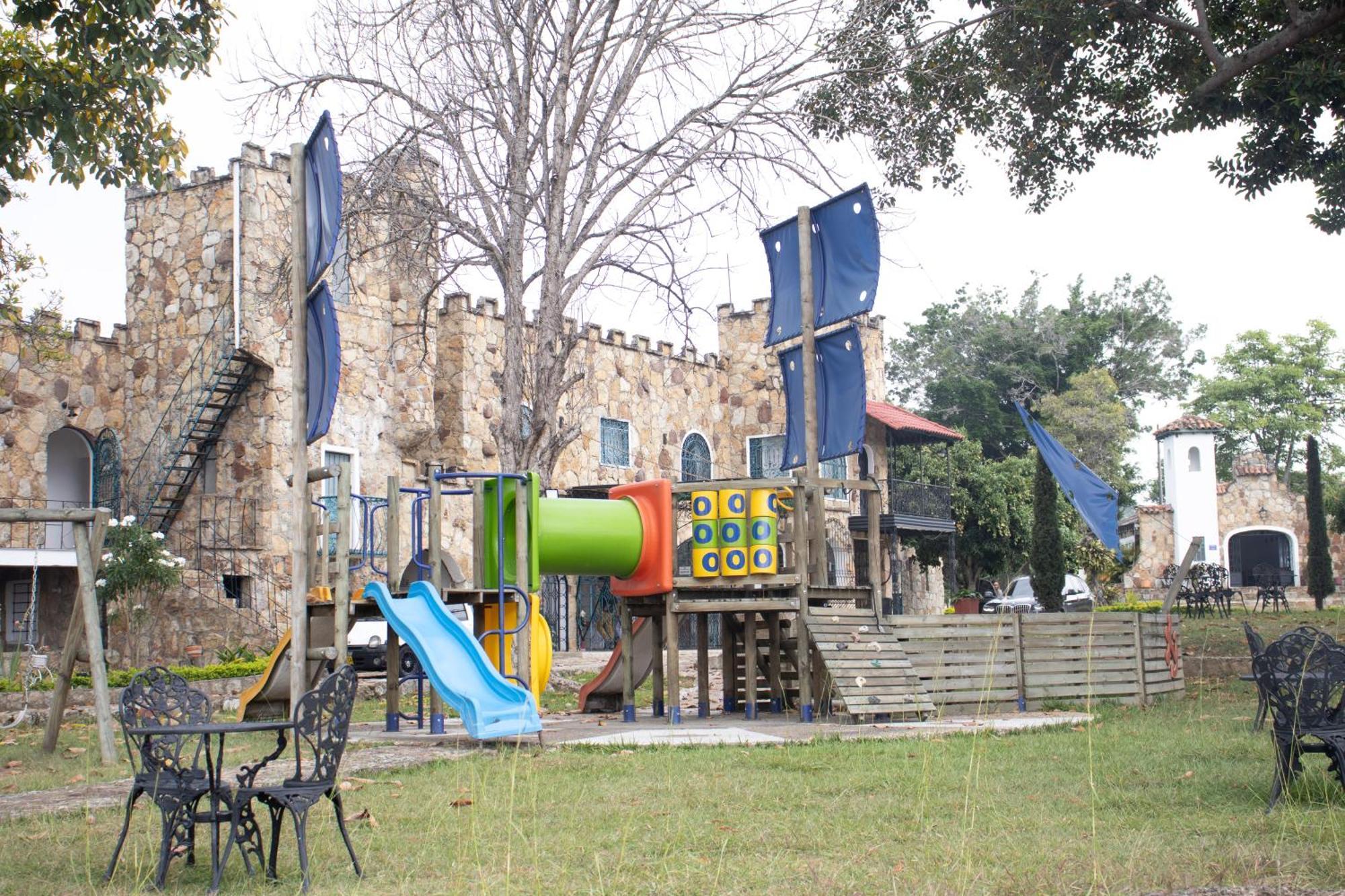 Hotel El Castillo Chinauta Εξωτερικό φωτογραφία