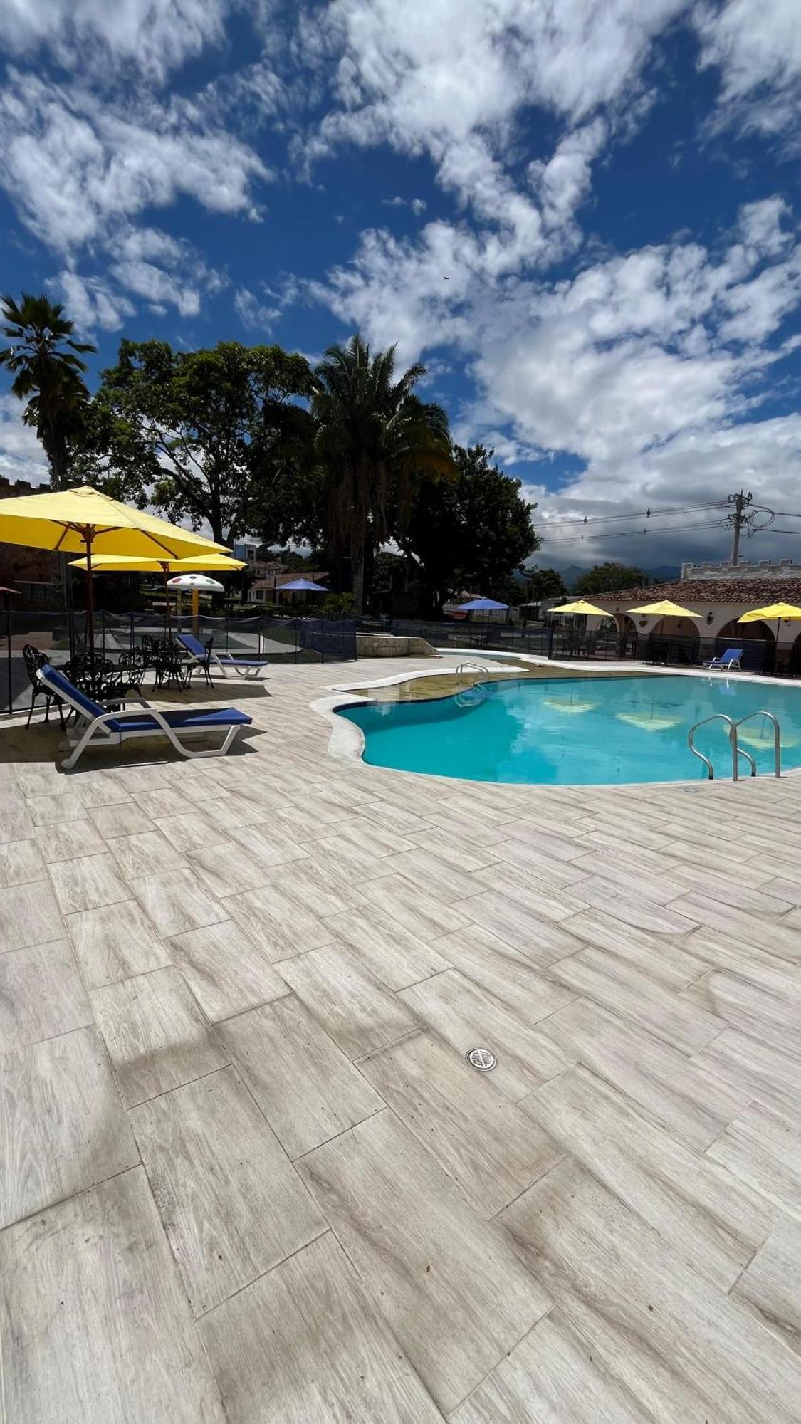 Hotel El Castillo Chinauta Εξωτερικό φωτογραφία